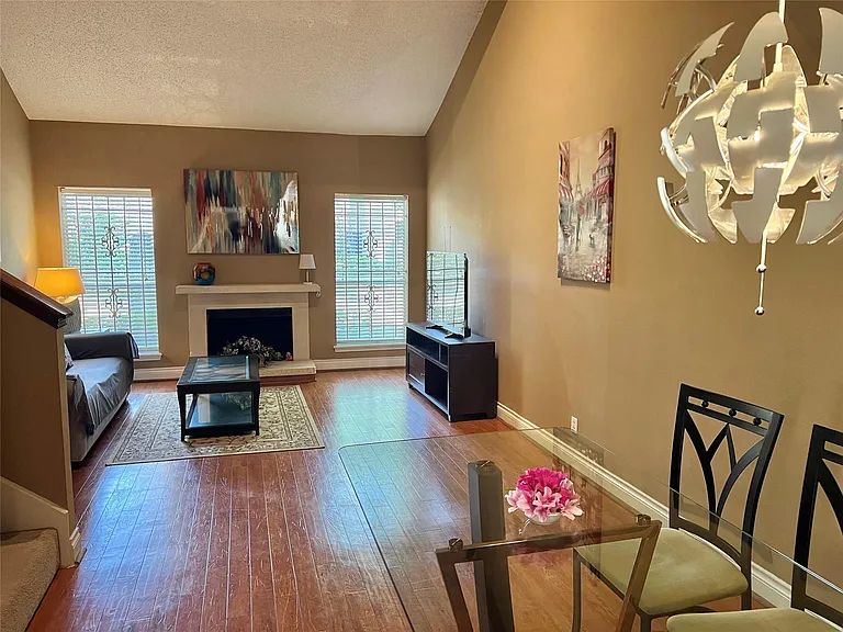 1962 Augusta Dr — Photo 1