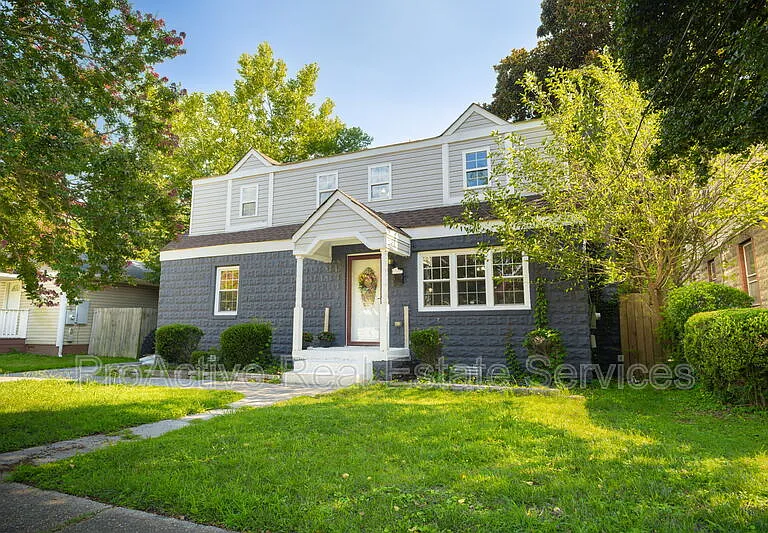 1065 Lindenwood Ave — Photo 1