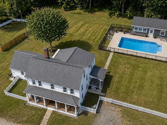 4th image of 545 Turnpike Road