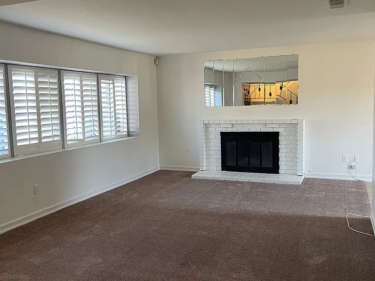 17164 Fontlee Ln — Photo 2