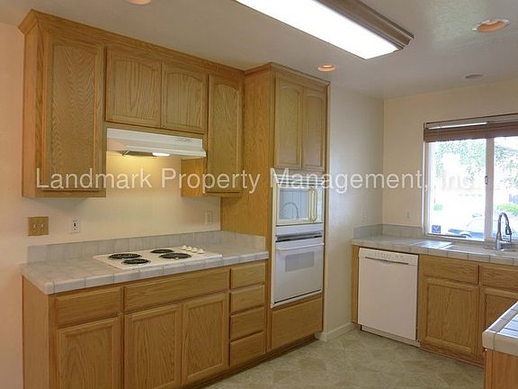 5th image of 1020 Rockrose Ave