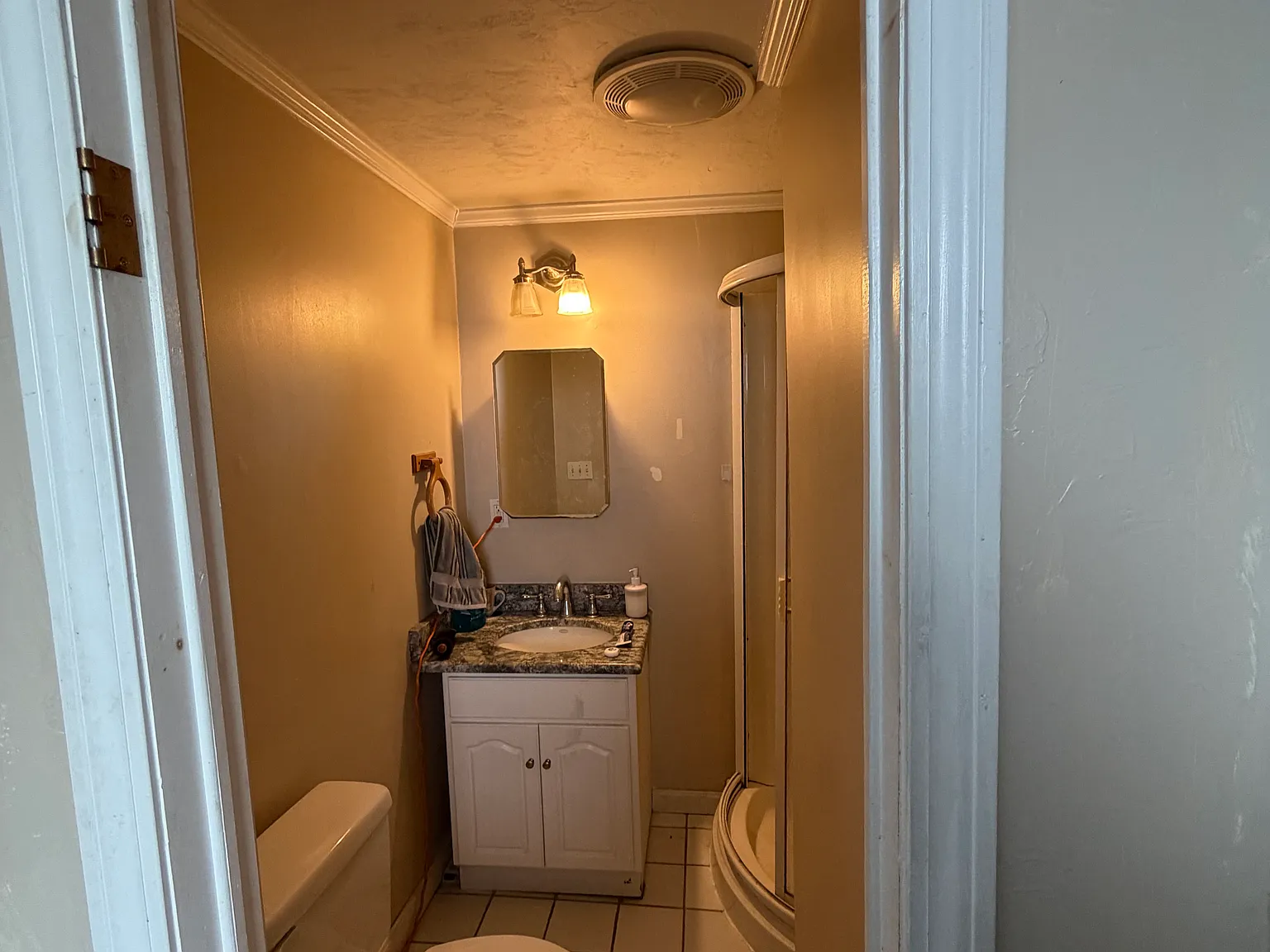 3 bed, 2500 sqft, $2,400 — Photo 4