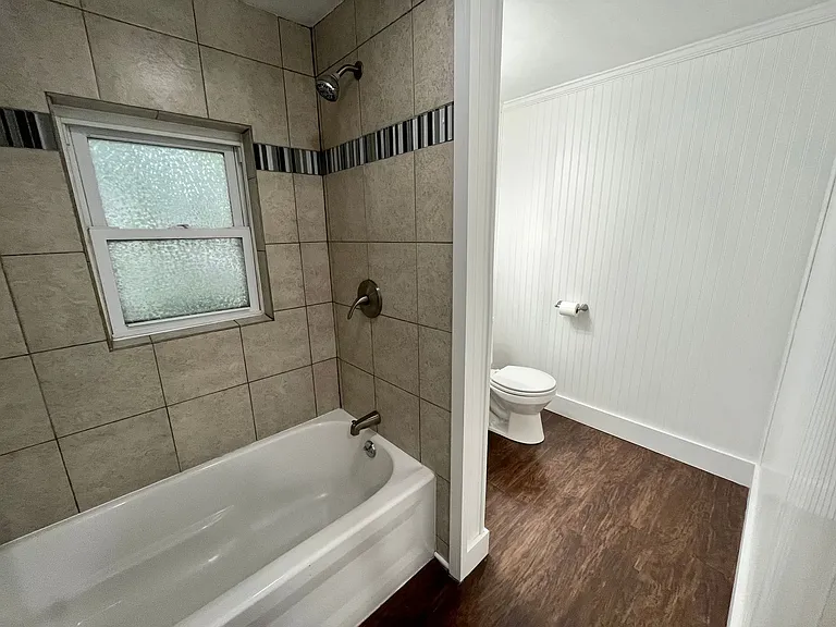 910 Court St — Photo 10