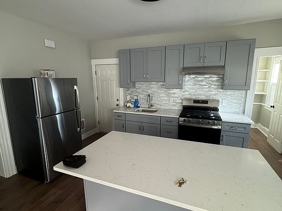 3rd image of 64 Harbor Ave APT 2