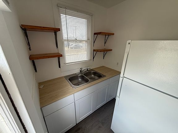 5th image of 603 Gladstone Ave #1