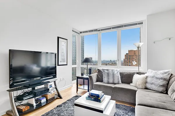 Rented by Cooper & Cooper Real Estate | media 3