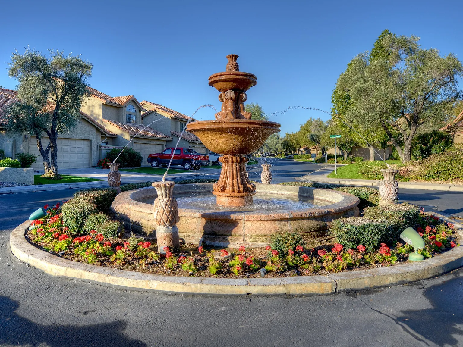 3 bed, 2.5 bath, 1640 sqft, $2,600 — Photo 2