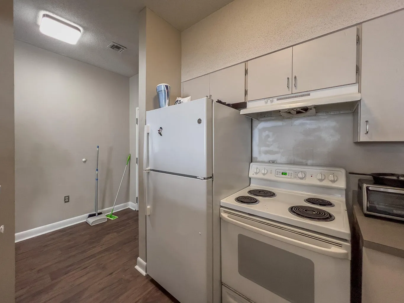 2 bed, 800 sqft, $2,500 — Photo 3