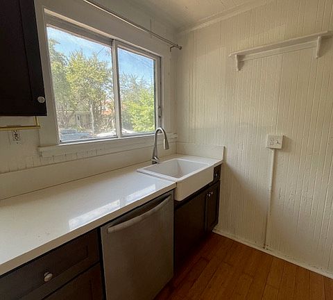 3rd image of 634 De La Vina St #1/2