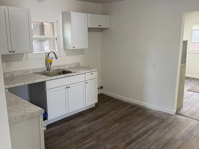 1052 N John St — Photo 10