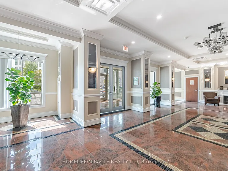 8 Rosebank Dr #8 — Photo 4