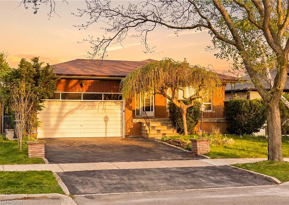 1st image of 893 Hollowtree Cres