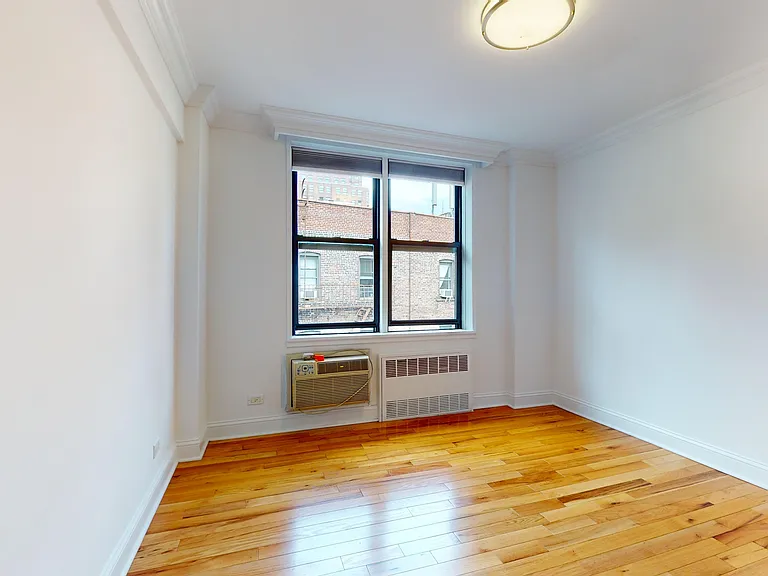 305 W 13th St #6N — Photo 7