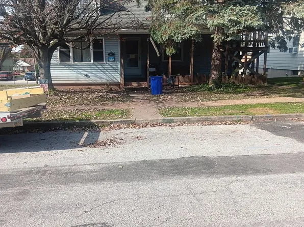 64 S 6th St, Mount Wolf, PA 17347