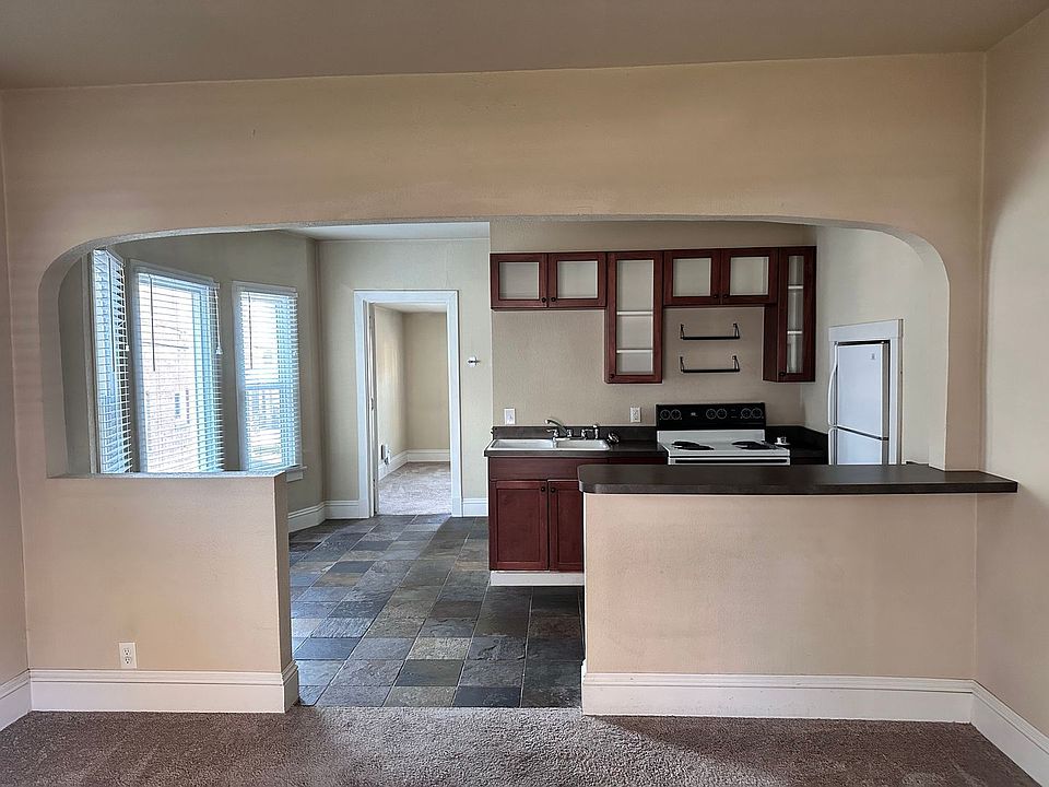 1st image of 818 S Lincoln Pl APT 1