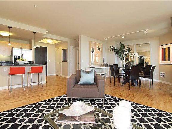 3rd image of 88 King St Unit 811