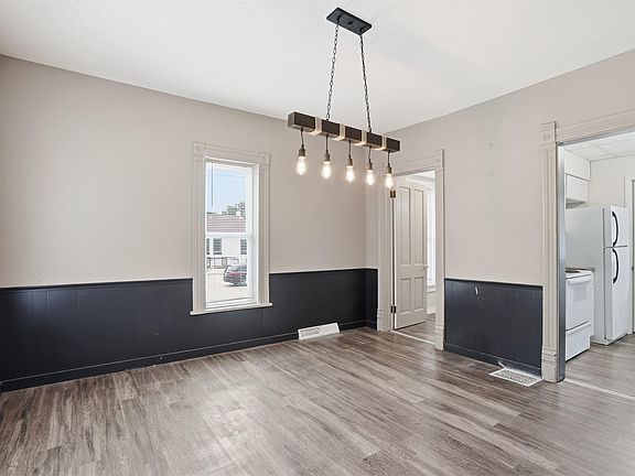 3rd image of 716 W 2nd St