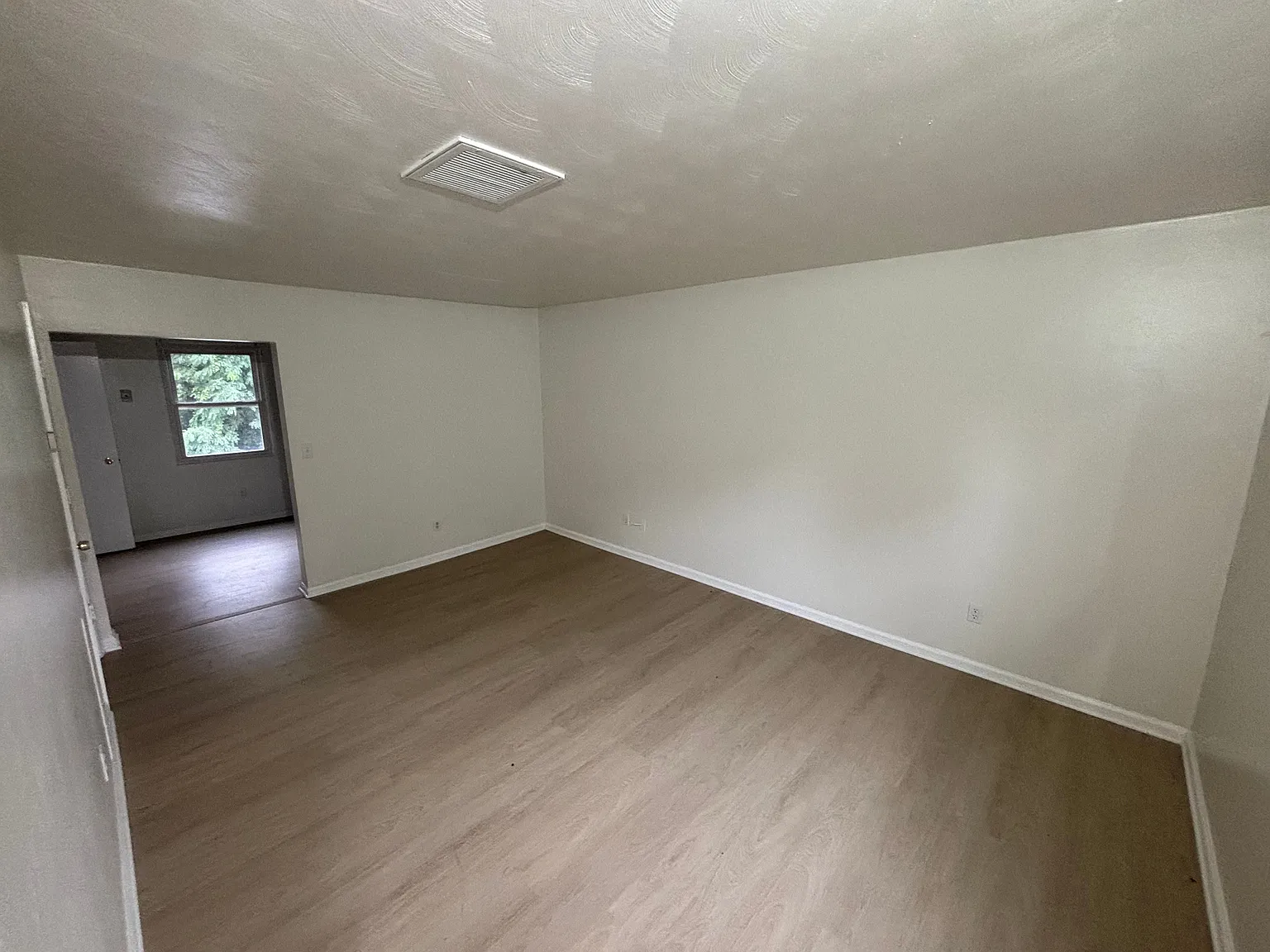 2 bed, 1.0 bath, 750 sqft, $1,100 — Photo 3
