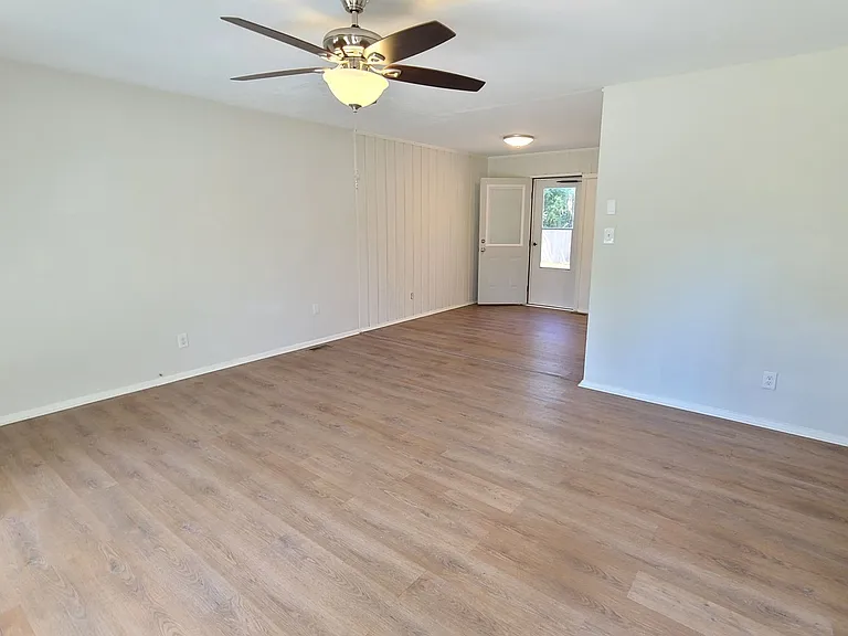 6513 Baldoon Dr — Photo 2