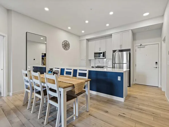 255 E Les Jardins Park SE #122, Calgary, AB T2C 5W9