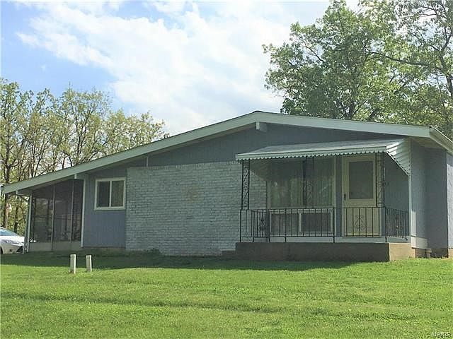 1st image of 443 Lakeshore Dr