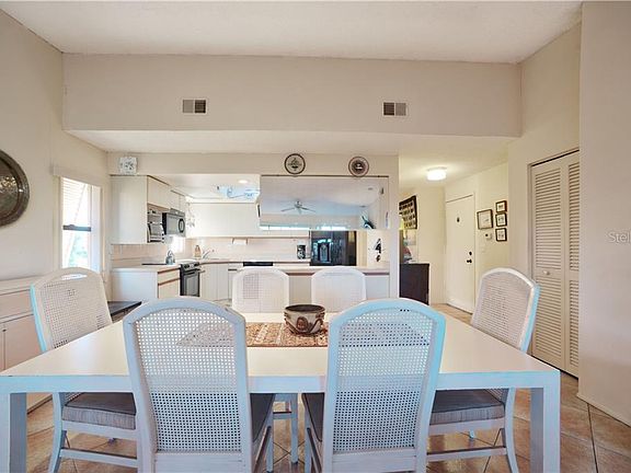 3rd image of 4015 Catalina Dr