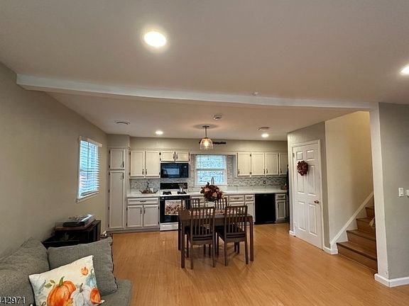 2nd image of 89 Knolls Rd
