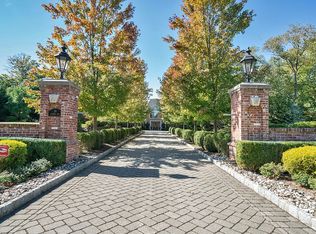 39 Oconnors Ln, Old Tappan, NJ 07675