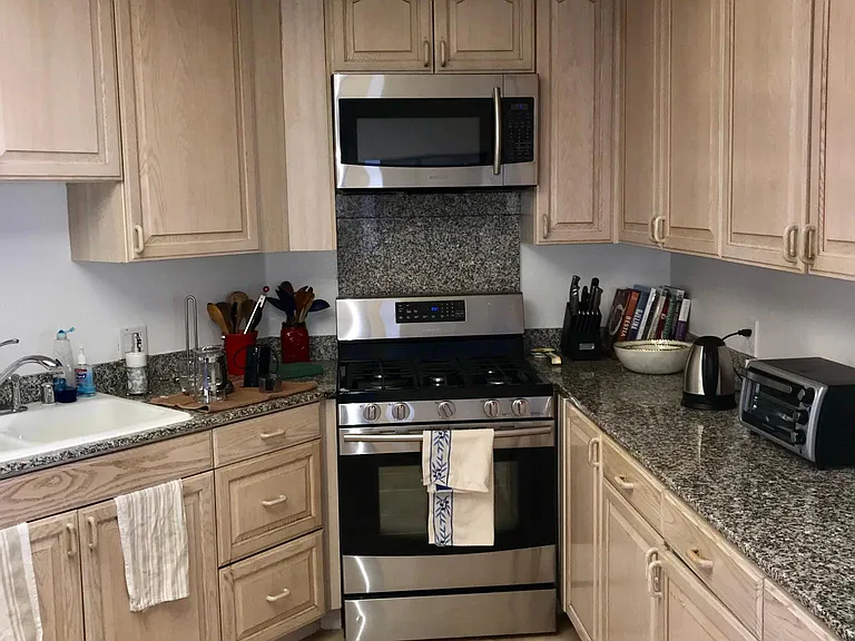 8349 Blackburn Ave #302 — Photo 224