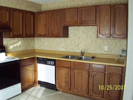 3rd image of 1311 KLONDIKE DR