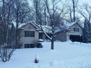 52760 Ravine Dr, Granger, IN 46530