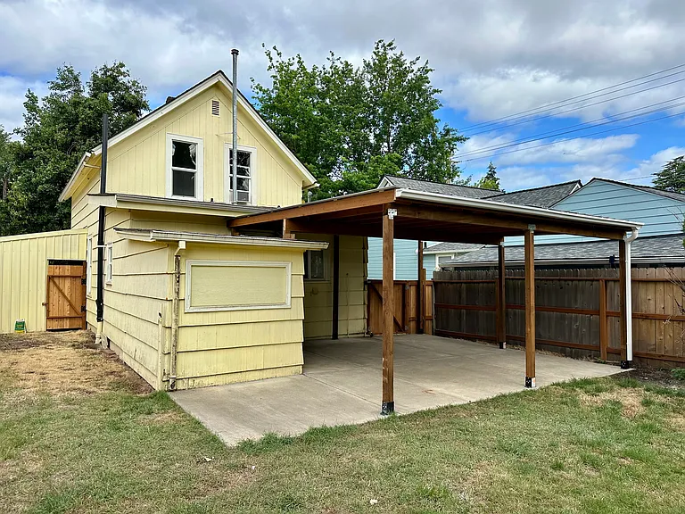 926 NE Davis St — Photo 14