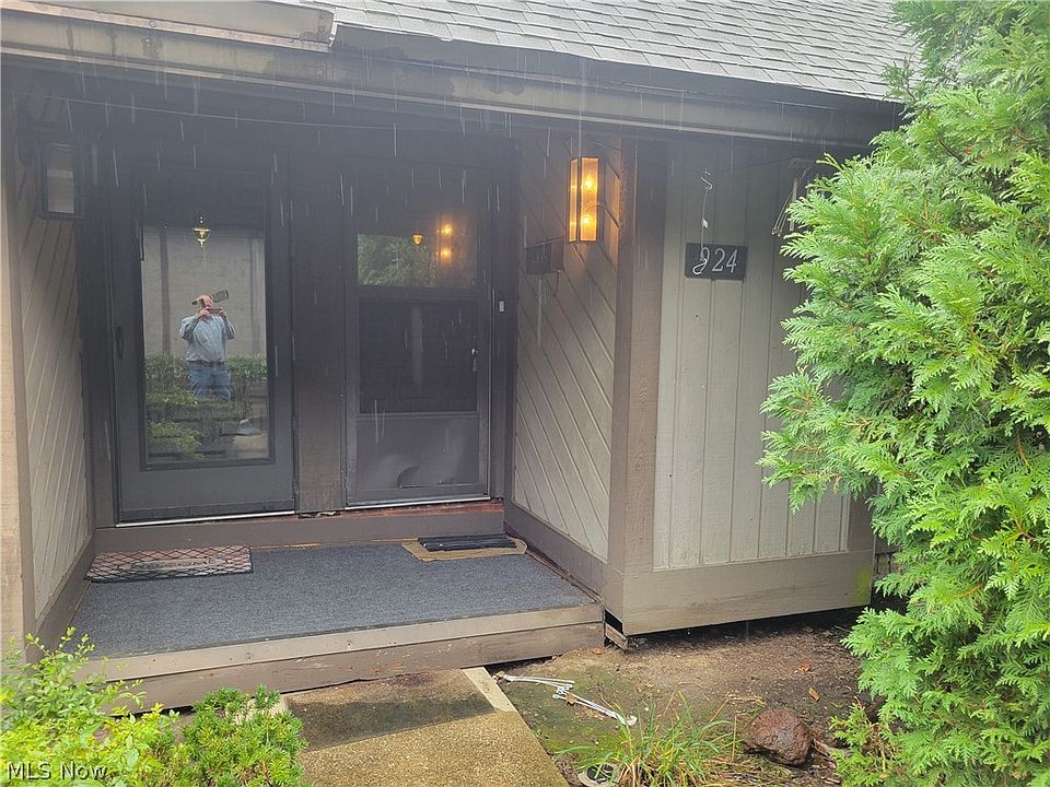1st image of 924 Snowfall Spur Unit 14B