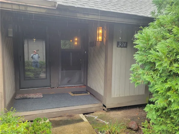 924 Snowfall Spur Unit 14B, Akron, OH 44313