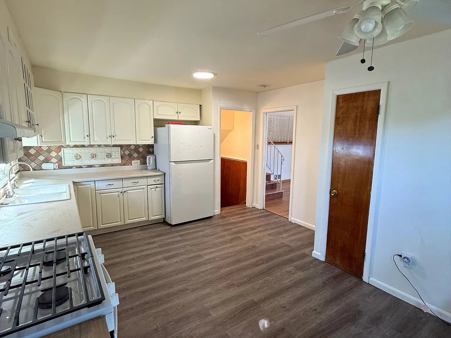 5 bed, 2.5 bath, 2600 sqft, $5,000 — Photo 4