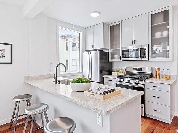 4th image of 2917 24th St