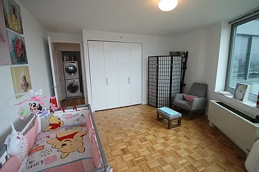 Rented by Space Marketing Shop