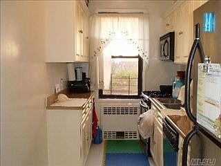2nd image of 15040 71st Ave APT 6C