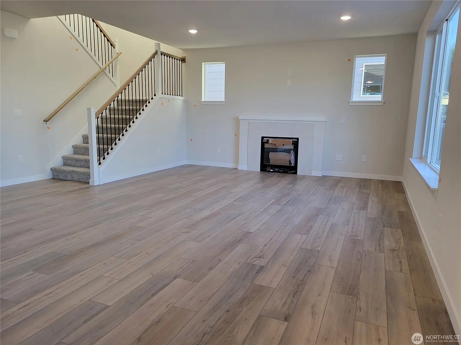 4 bed, 2880 sqft, $3,499 — Photo 2