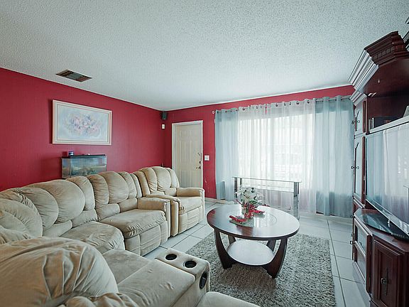 3rd image of 4731 Orleans Ct APT B