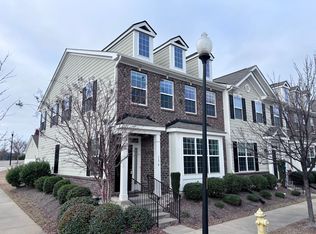 136 Spring Pine Ln, Holly Springs, NC 27540