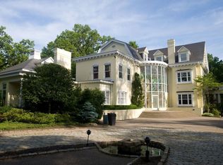 1037 Hulton Rd, Oakmont, PA 15139