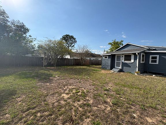 4th image of 1106 E Magnolia Ave