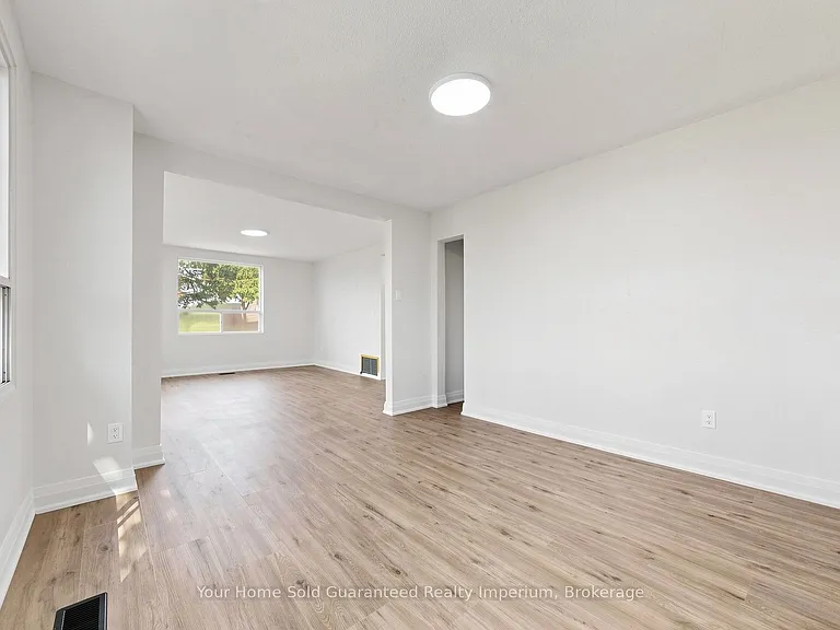 2060 Highway 7 — Photo 13