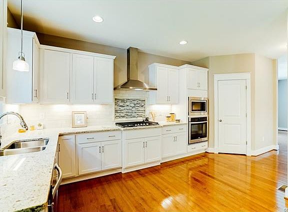 3rd image of 5561 Saint Leger Dr