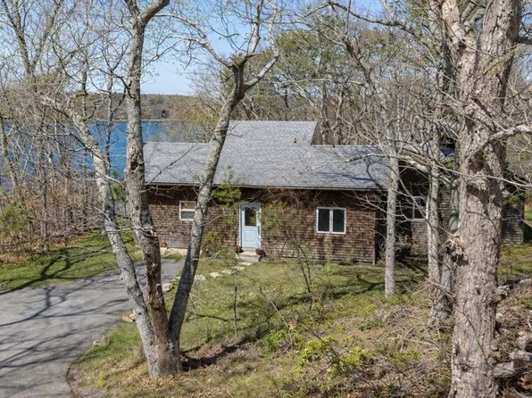 309 Barnes Rd, Oak Bluffs, MA 02557