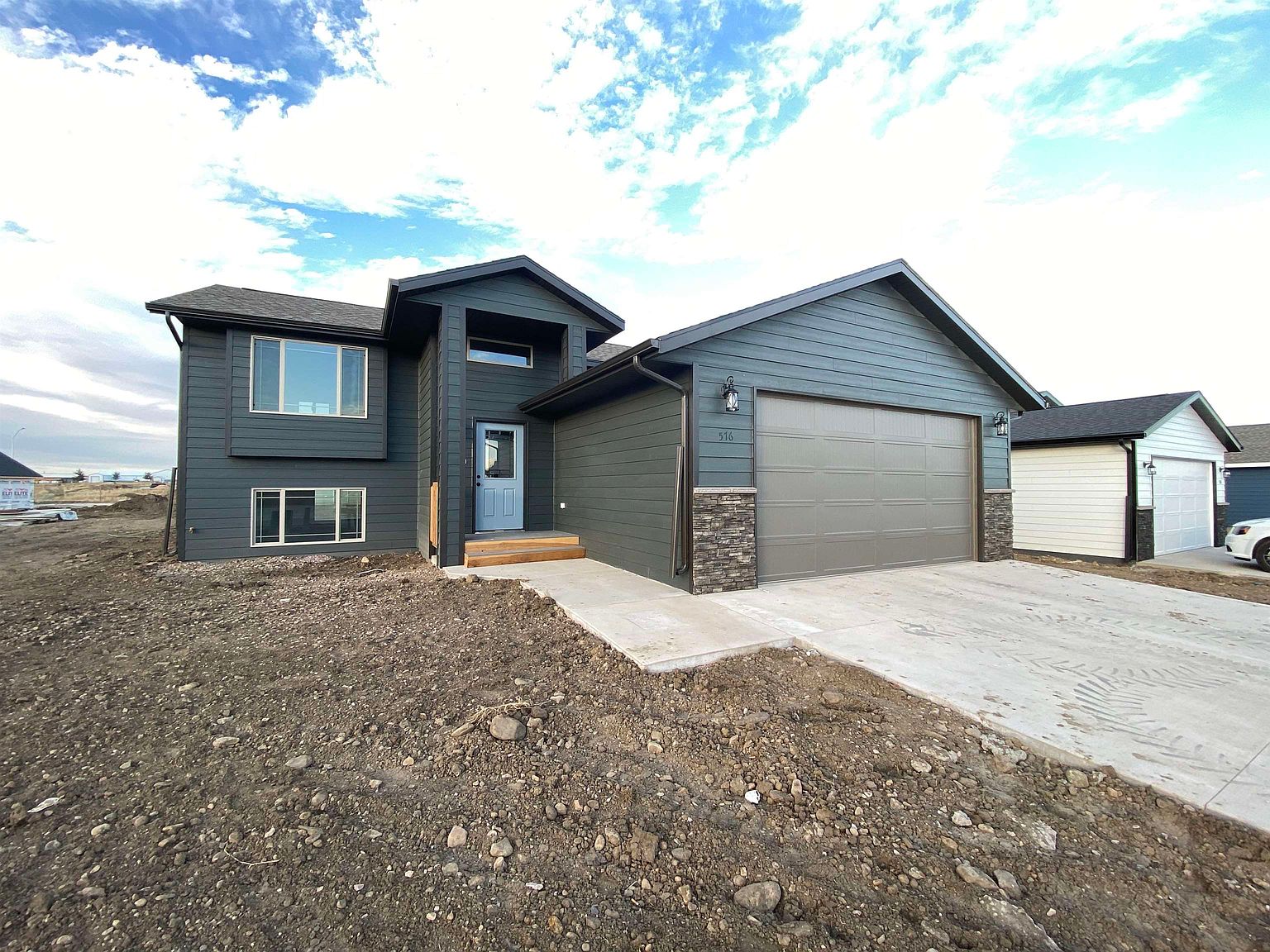 m*い様 house on the hill 6913e12438597745180b05e559e22a