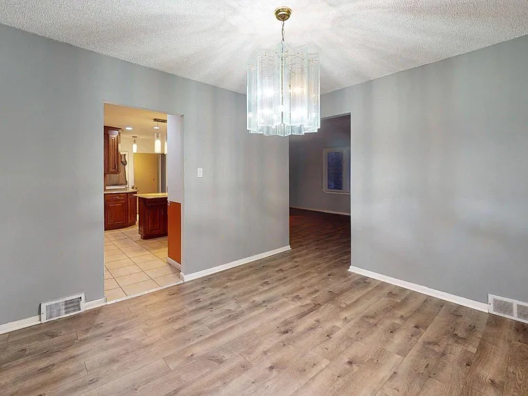 669 N Henderson Rd — Photo 63
