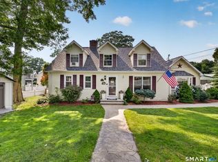 370 Calf Pen Ln, Milford, CT 06460