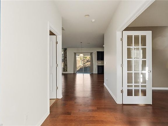 3rd image of 603 Applecross Dr